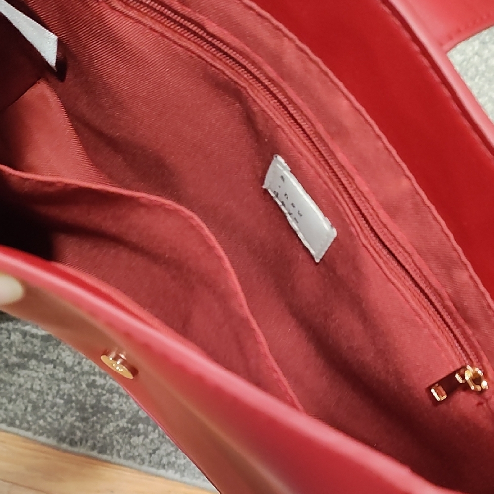 a new day Chic Red Shoulder Bag - Picture 6 of 11
